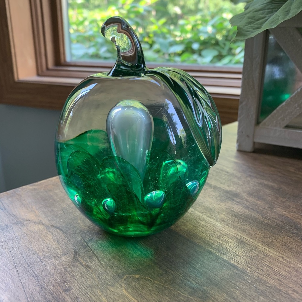 St Clair Green Apple Art Glass Paperweight